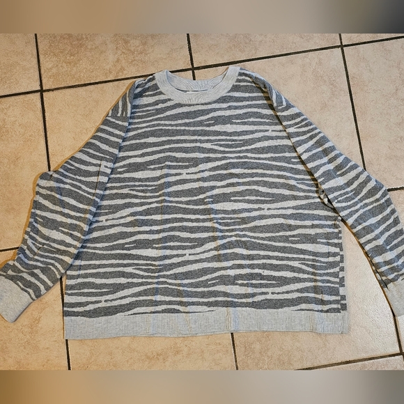 Light sweater - Picture 1 of 2